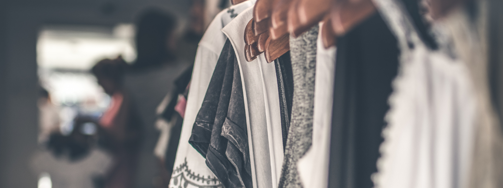 Tipps, wie du deiner Kleidung zu einem längeren Leben verhilfst