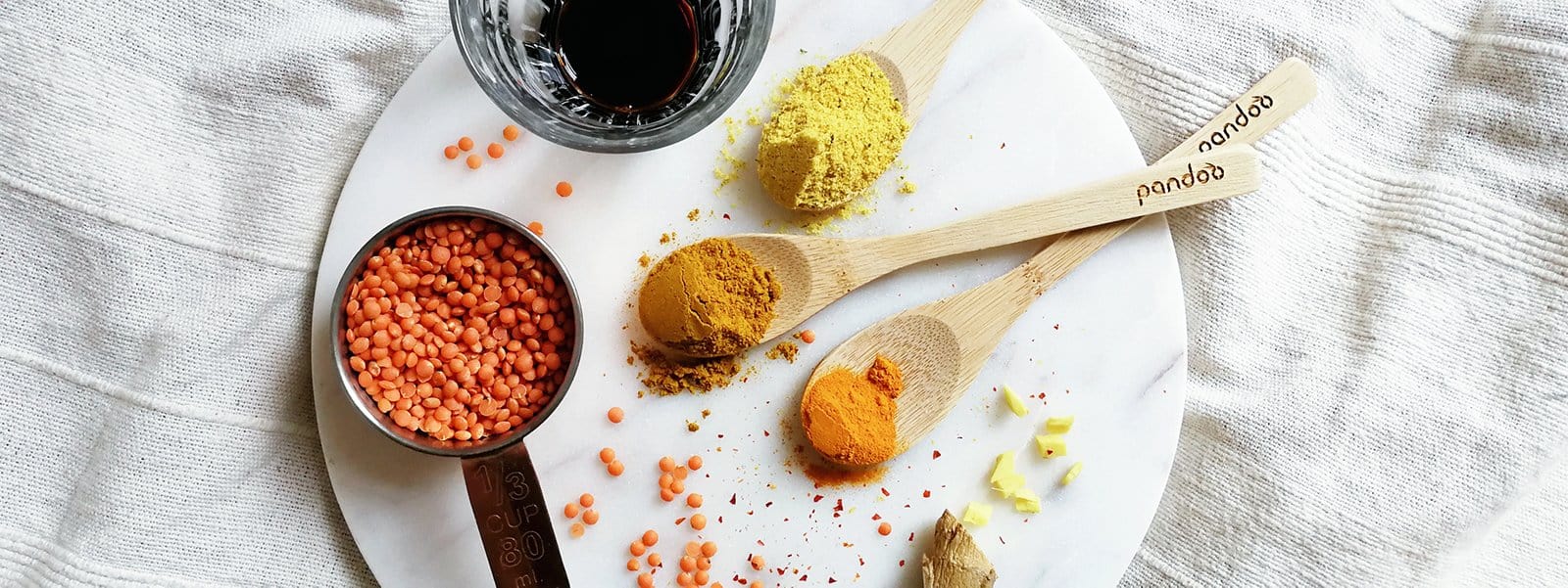 Vegane Kürbissuppe mit roten Linsen | Rezept
